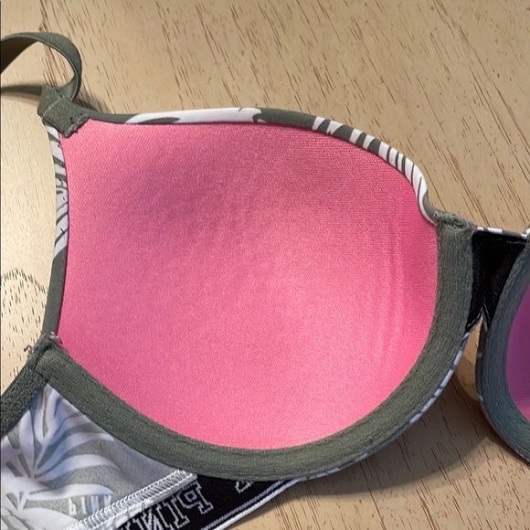 PINK Victoria's Secret Pineapple Print Everywhere t-shirt lightly lined Bra 34A - Picture 7 of 11